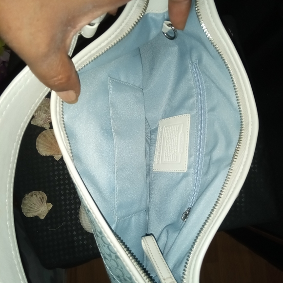 Coach - Picture 4 of 5